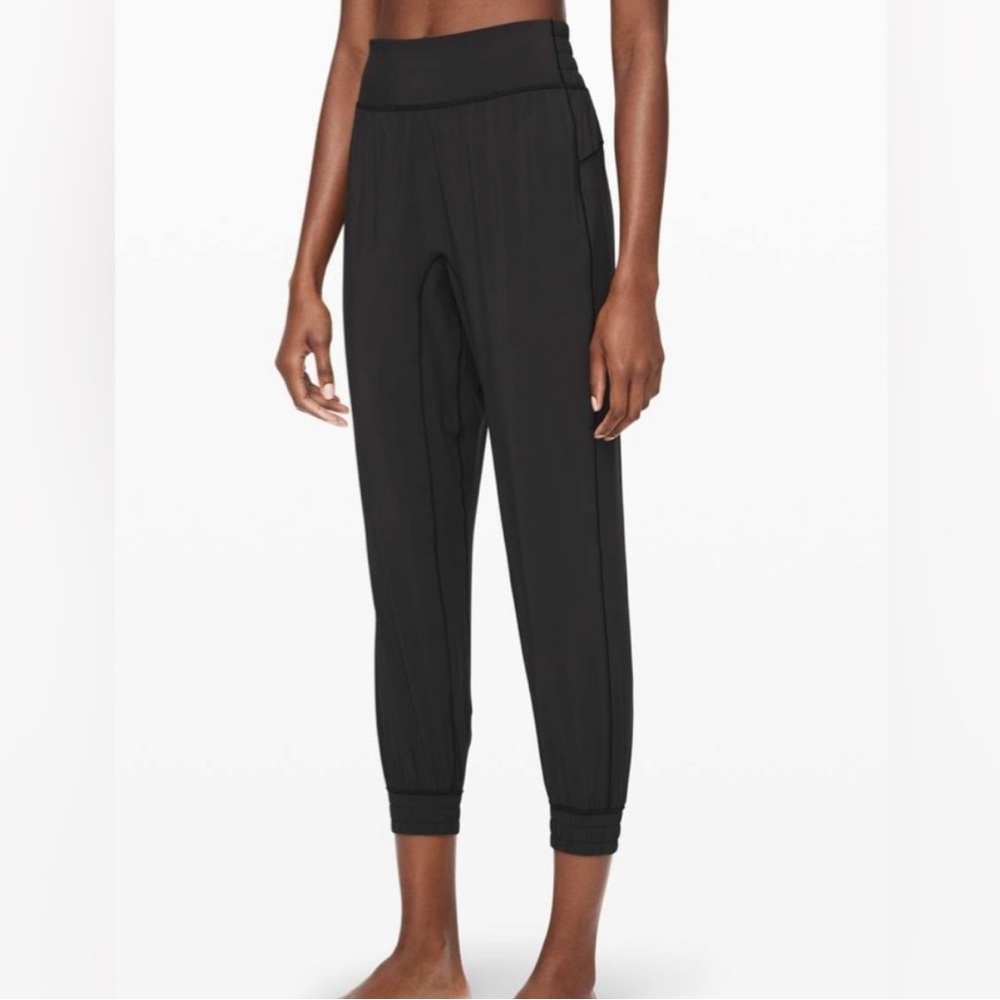 Lululemon SunSetter Joggers 28” size 4
